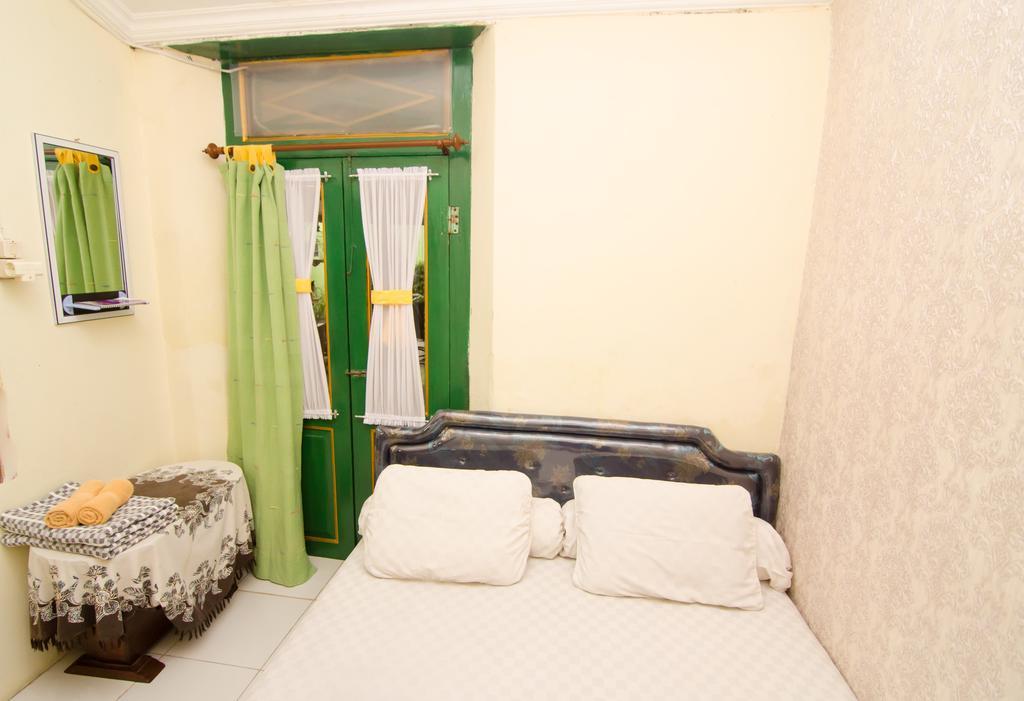 Pendopo Andari Homestay Джок'якарта Екстер'єр фото