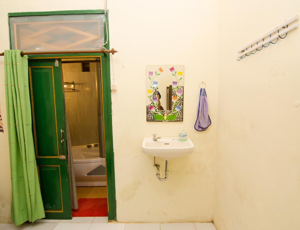 Pendopo Andari Homestay Джок'якарта Екстер'єр фото