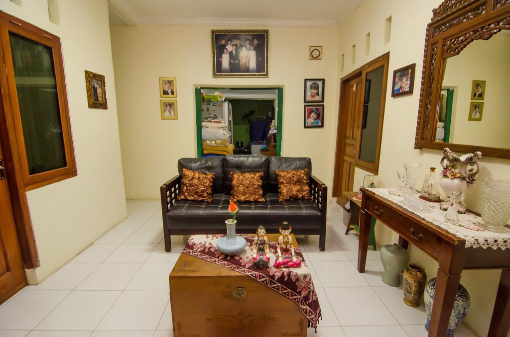 Pendopo Andari Homestay Джок'якарта Екстер'єр фото