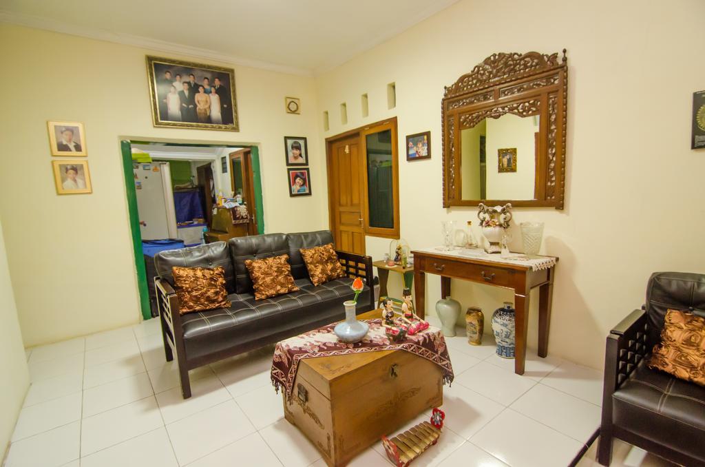 Pendopo Andari Homestay Джок'якарта Екстер'єр фото