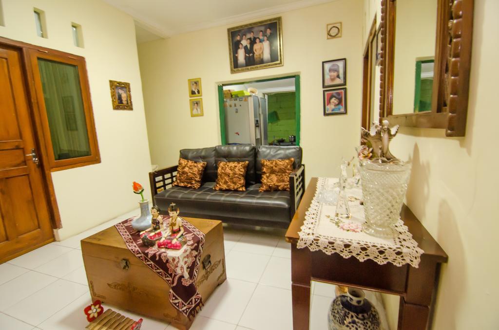 Pendopo Andari Homestay Джок'якарта Екстер'єр фото