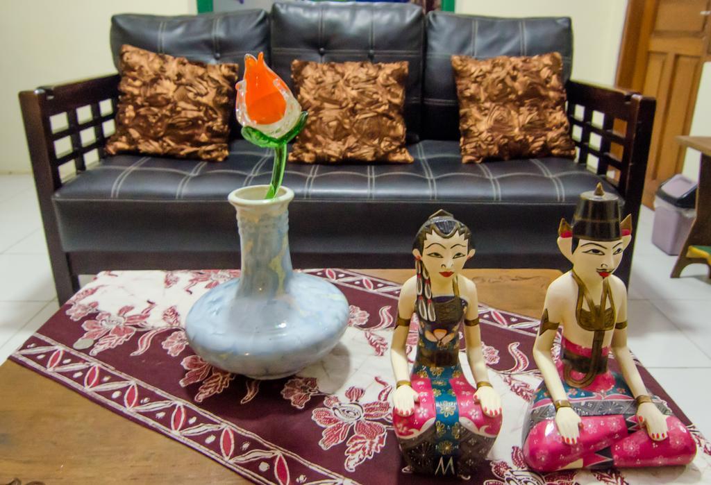 Pendopo Andari Homestay Джок'якарта Екстер'єр фото