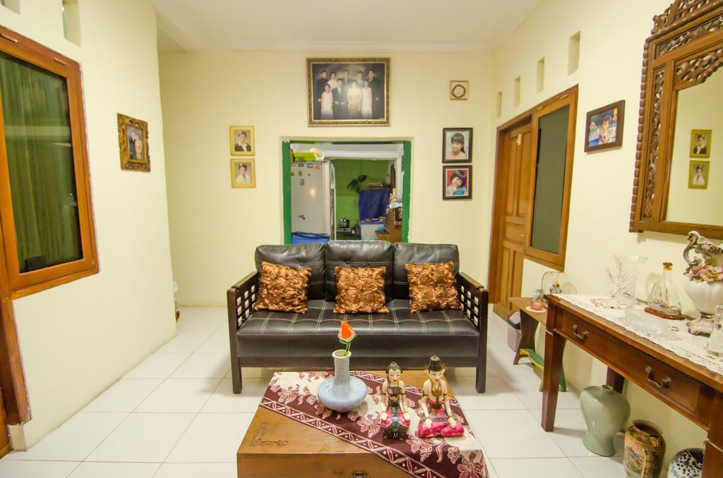 Pendopo Andari Homestay Джок'якарта Екстер'єр фото