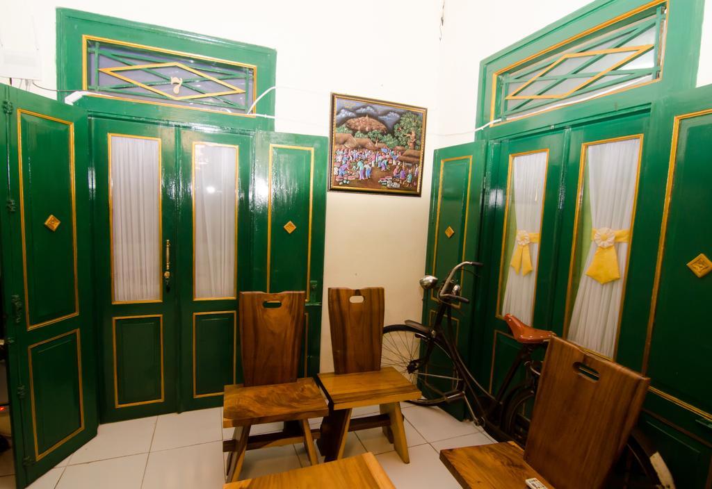 Pendopo Andari Homestay Джок'якарта Екстер'єр фото